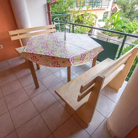 In Core Area Of Seline Apartment Starigrad Paklenica
