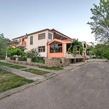 In Core Area Of Seline Apartment Starigrad Paklenica