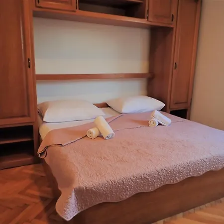 In Core Area Of Seline Apartment Starigrad Paklenica